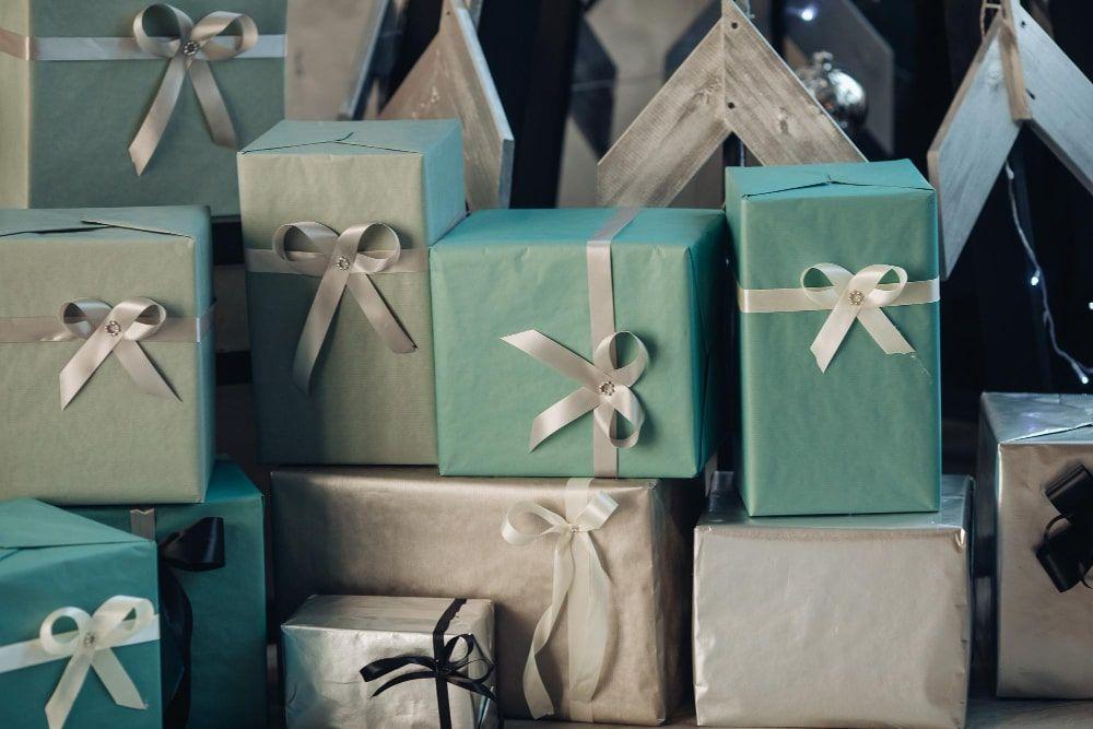 8 Employee Appreciation Gift Categories to Thank the Team
